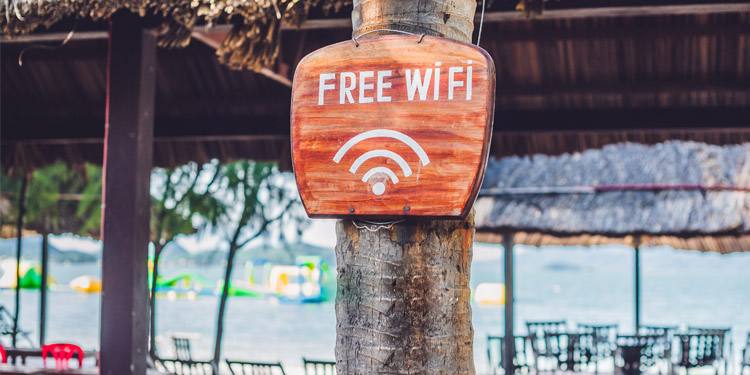 Pas op voor gratis wifi tijdens je vakantie: zo surf je veilig met een VPN